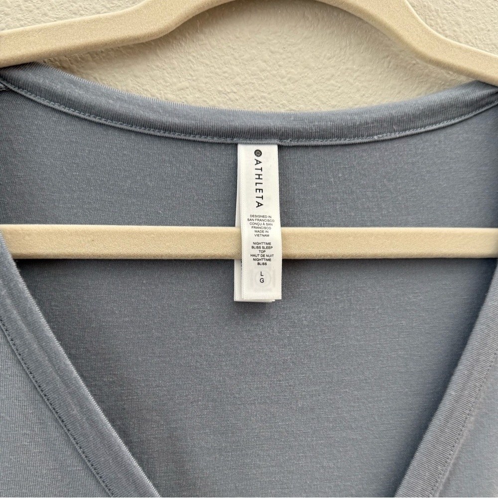 Athleta Light Gray V-Neck Long Sleeve Blouse - Picture 2 of 5